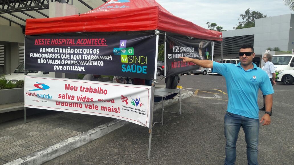 Com papel higiênico, Trabalhadores do Hospital São João protestam contra assédio moral