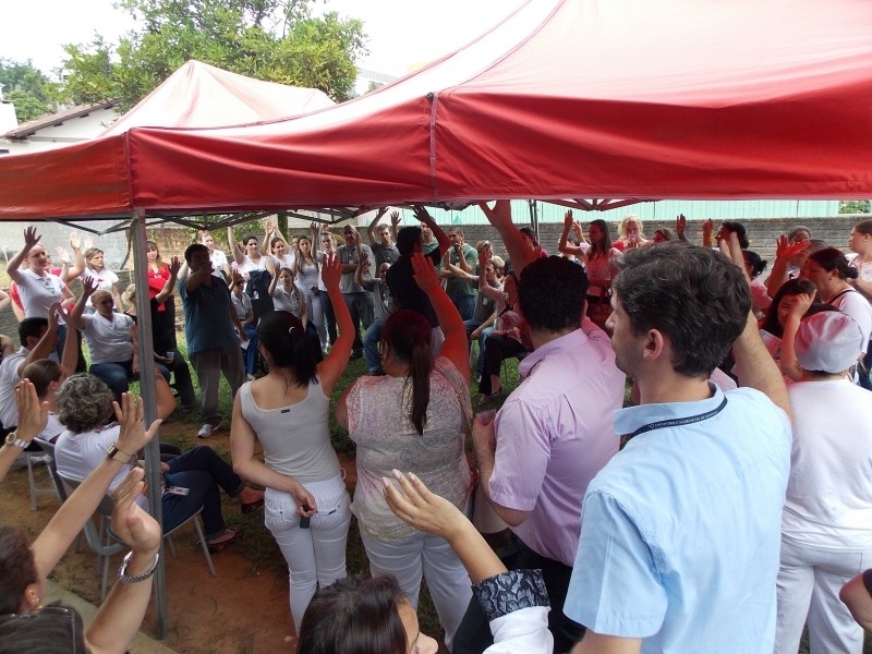 Dieese debate cenários econômicos e convenção coletiva com trabalhadores da saúde