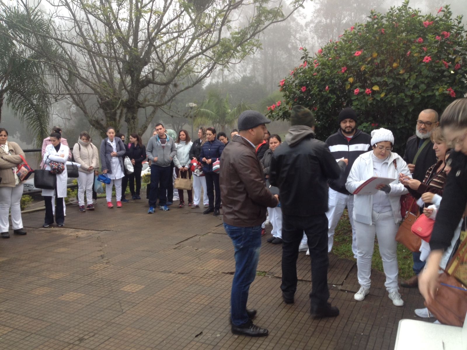 Trabalhadores prorrogam greve no hospital Regional