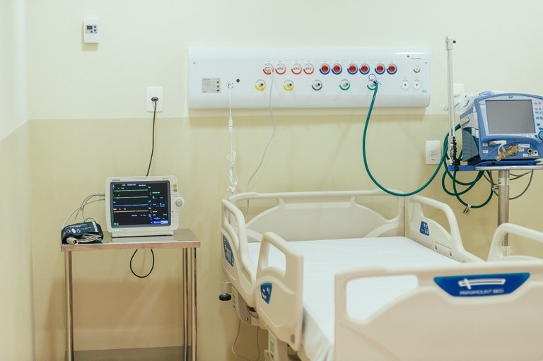 É falso que hospitais recebem R$18 mil por cada óbito registrado por Covid; sindicato lamenta fake news