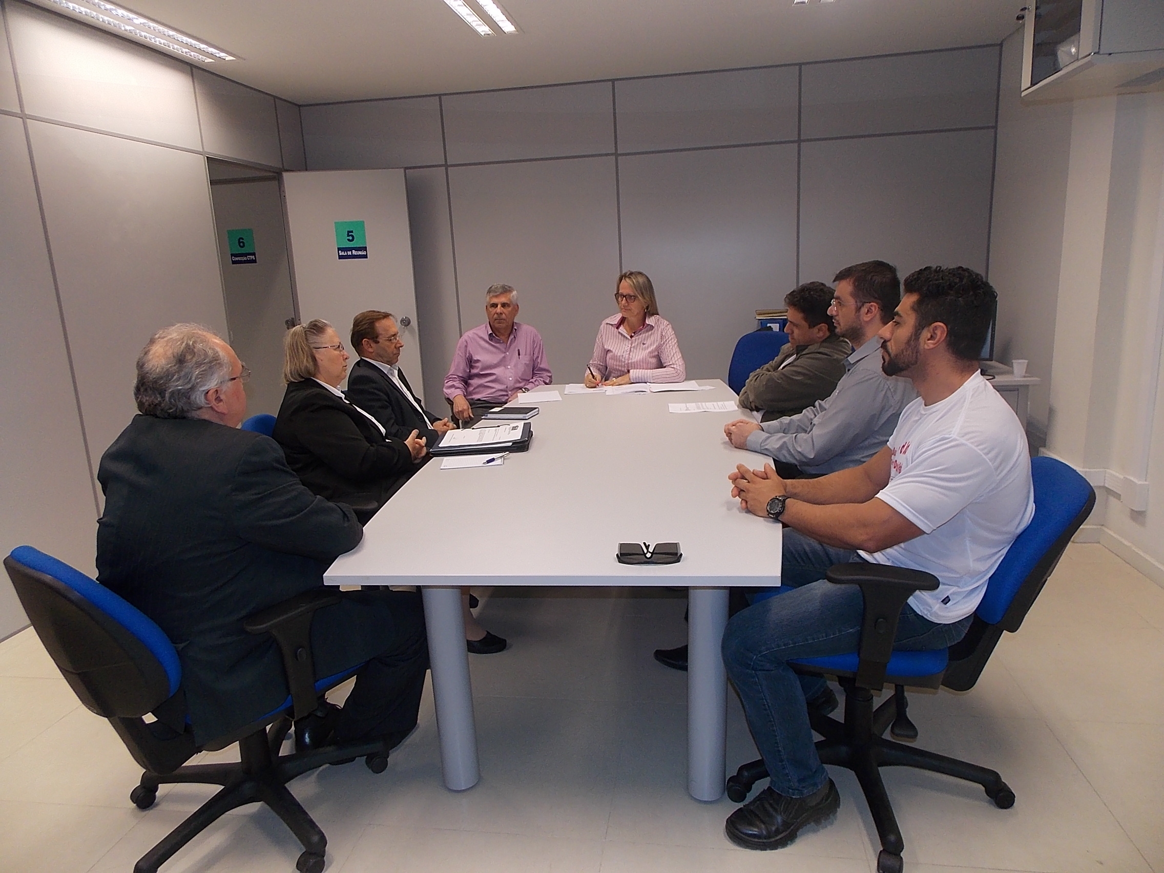 Sem proposta, na primeira negociação da saúde