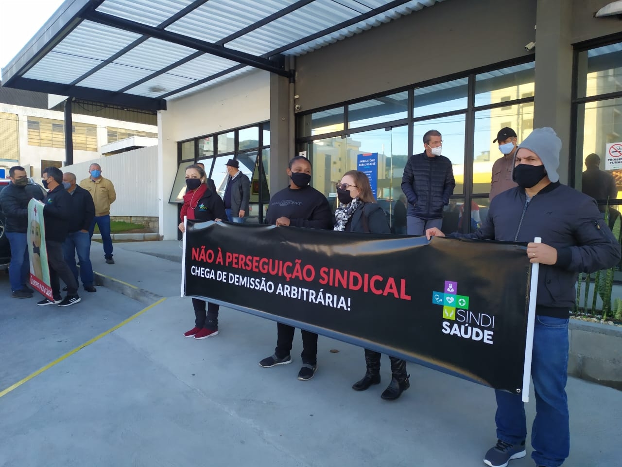 Sindisaúde denuncia perseguição e demissão de trabalhadora diretora sindical no Hospital São José. Protesto aconteceu nesta manhã  em frente a instituição