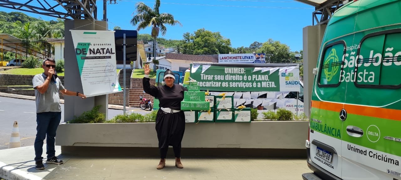 Protesto: Os presentes da  Mamãe Noel para trabalhadores da Unimed, São João e São José