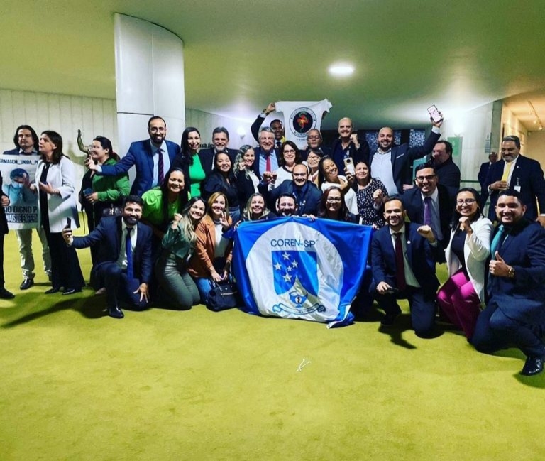 Vitória ! Câmara aprova PEC do piso da Enfermagem; texto vai à promulgação do presidente