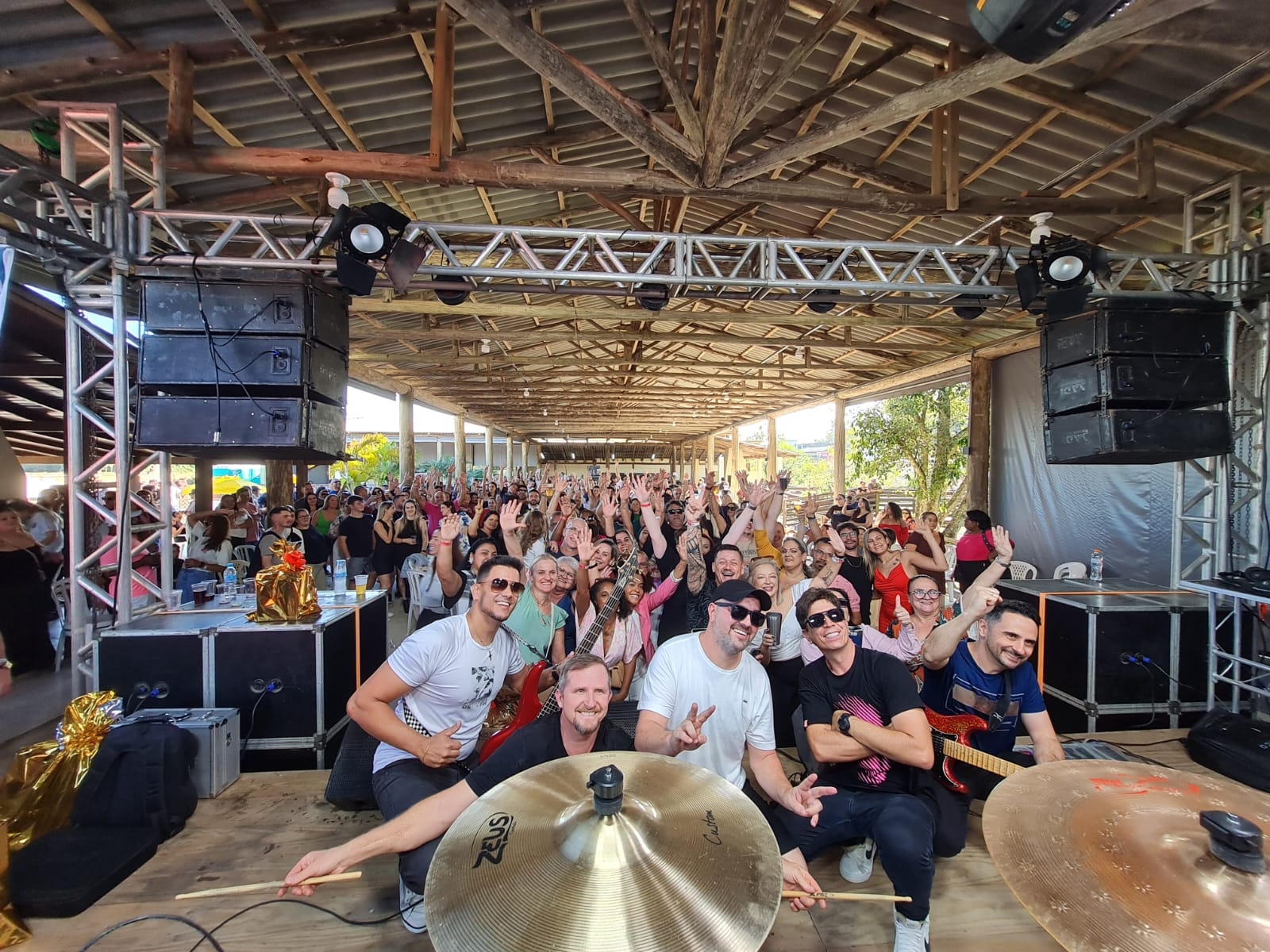 Festa do Trabalhador reuniu mais de 600 pessoas na sede recreativa do Sindisaúde no sábado,03 de maio
