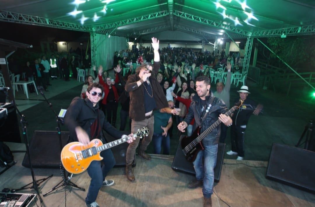 Sindisaúde 50 anos - Festa de 41 anos do Sindicato teve animação de três bandas e DJ em 24 de setembro de 2016