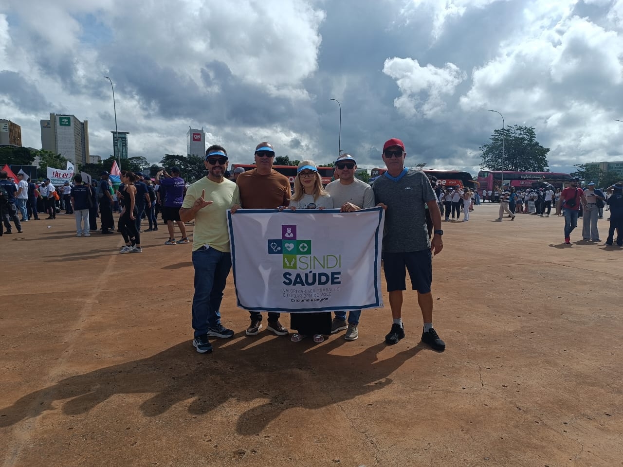 Sindisaúde participa de protesto em Brasília pela PEC 19 e correção do piso da enfermagem
