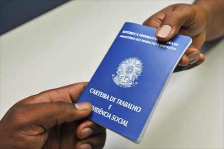 Trabalhadores protestam pelos direitos trabalhistas