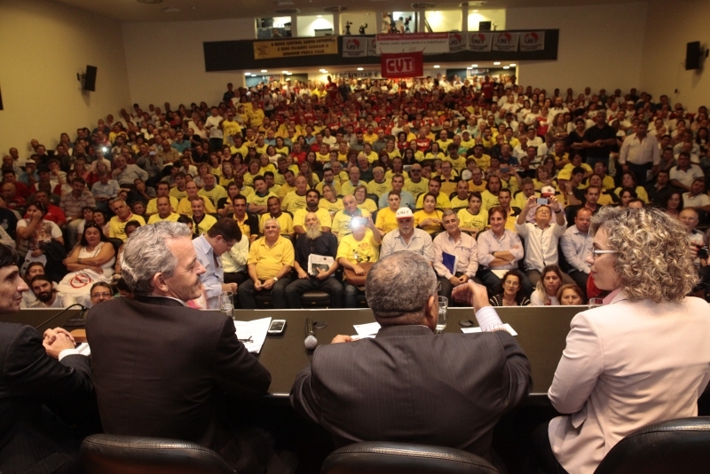Dirigentes sindicais pedem rejeição do projeto que amplia terceirização